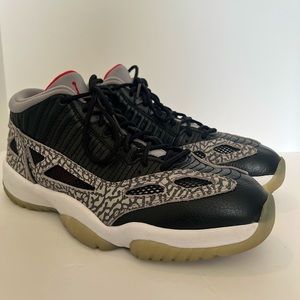 Air Jordan 11 Retro Low IE “Black Cement”